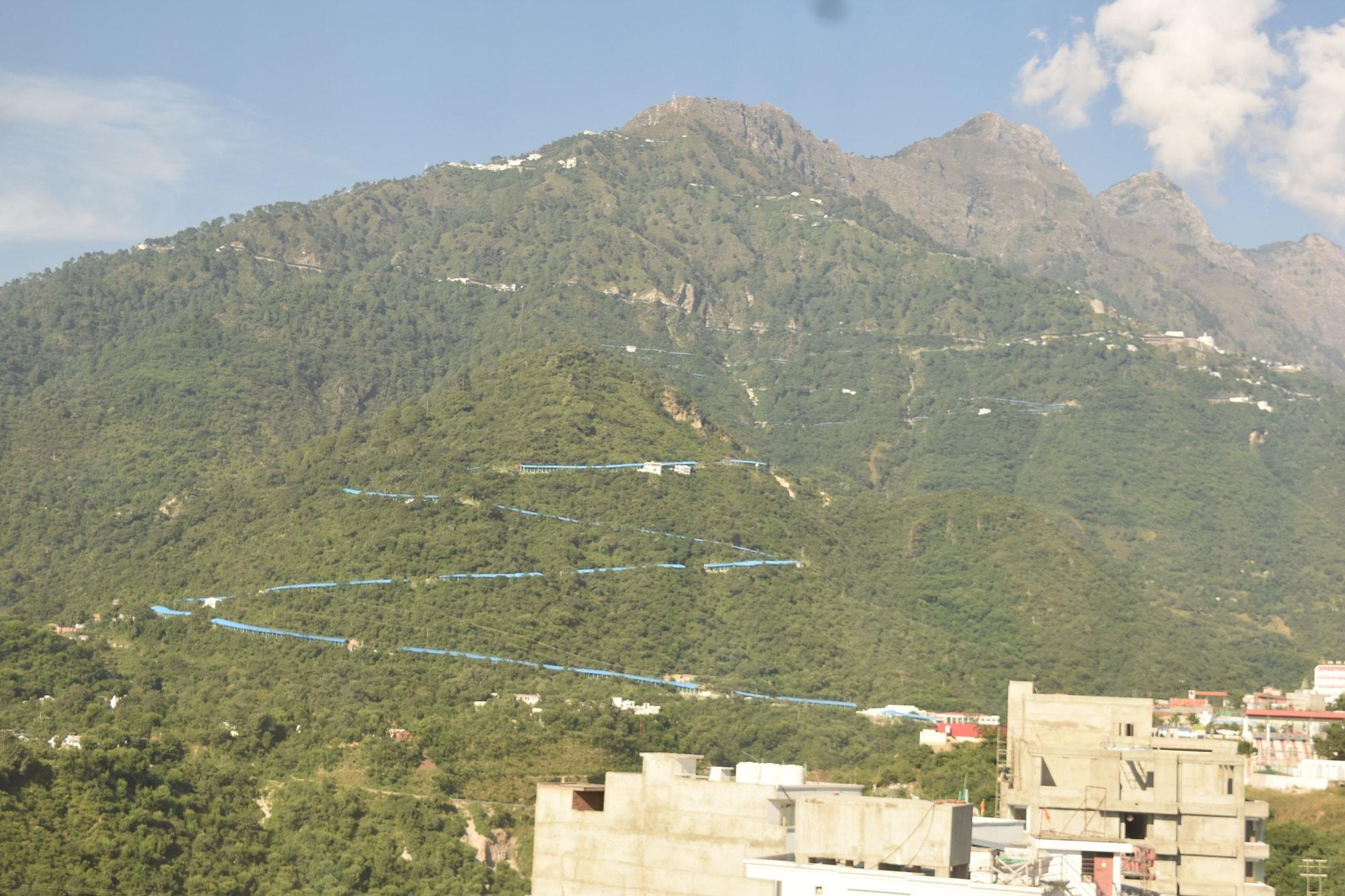 Готель K C Residency Vaishnodevi Катра Екстер'єр фото