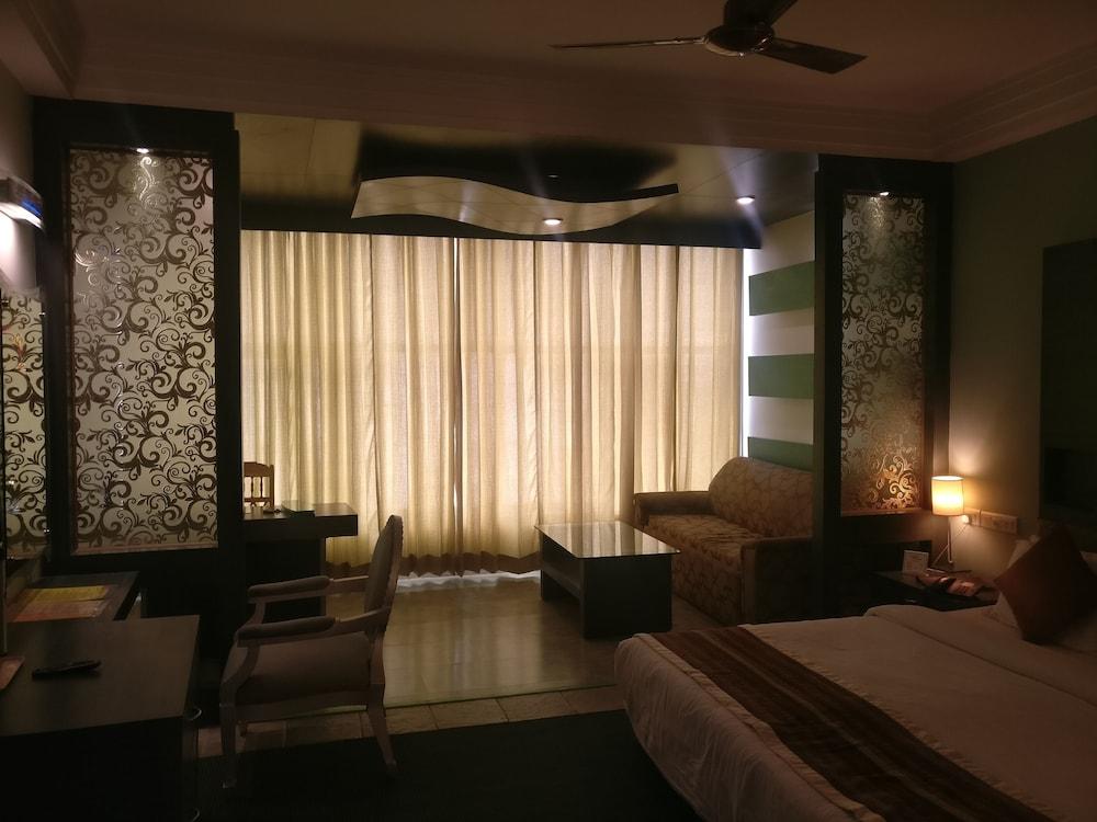 Готель K C Residency Vaishnodevi Катра Екстер'єр фото