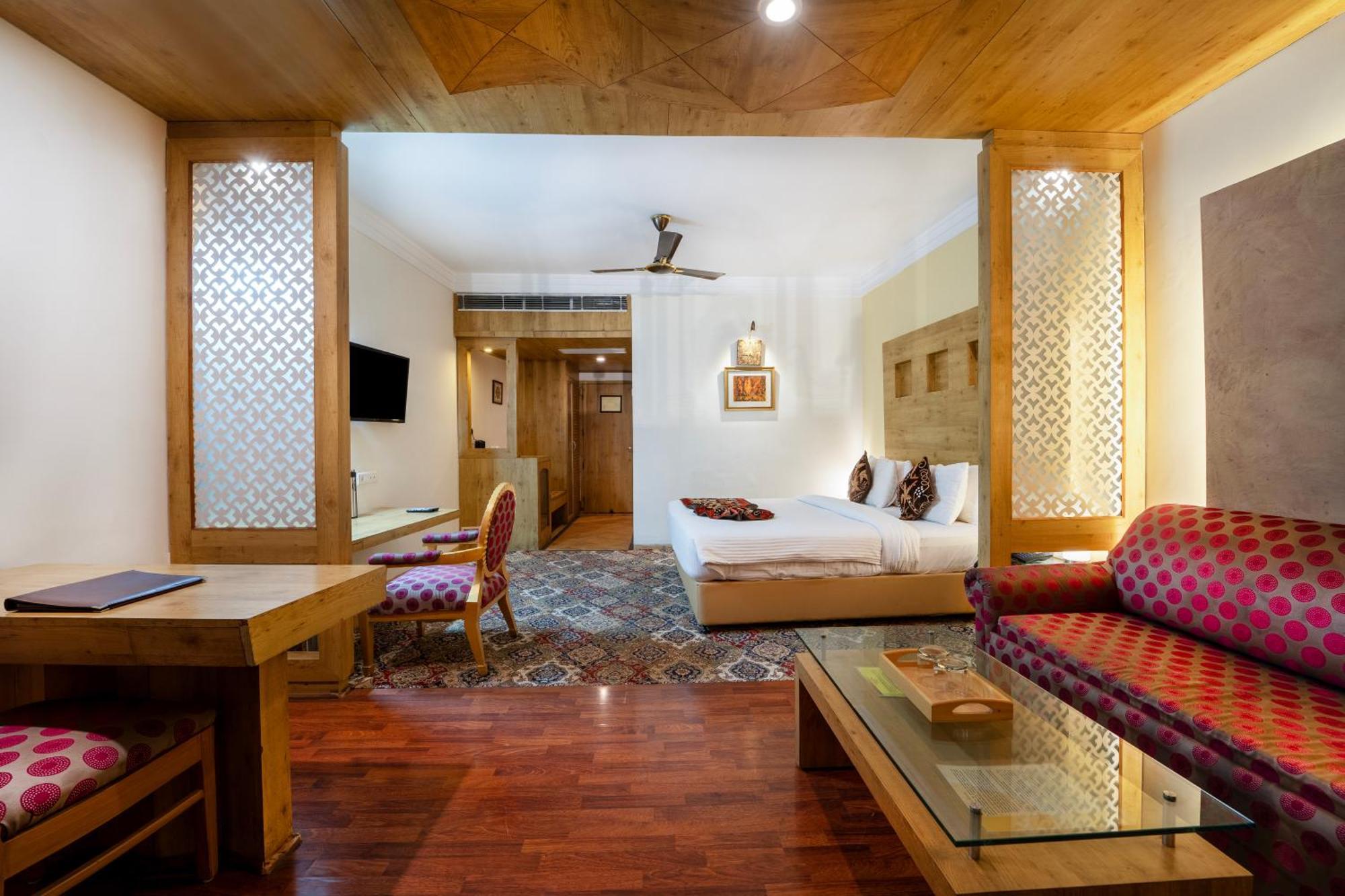 Готель K C Residency Vaishnodevi Катра Екстер'єр фото